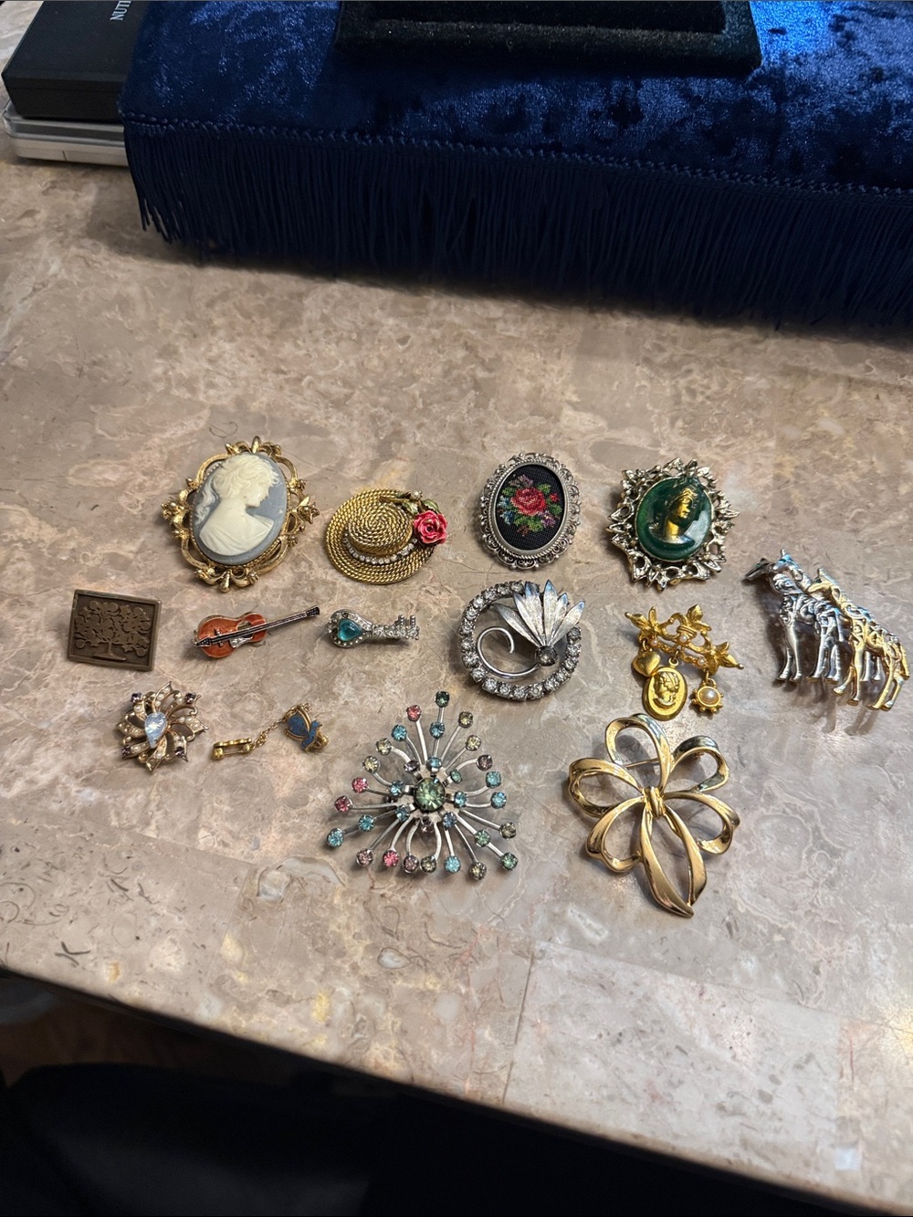 Vintage brooch, lot of silver and gold tone 14 some from 1930s to 1970s